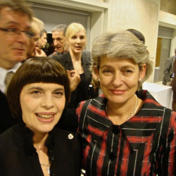 Mireille Mathieu loin sur inauguration
